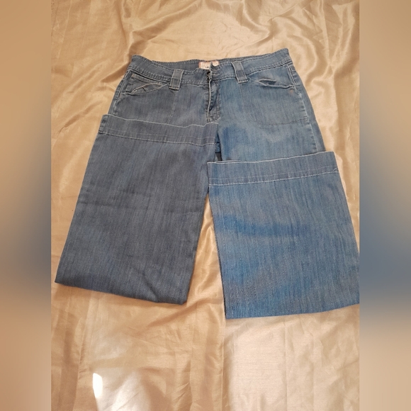 Woman's Levi's wide leg size 12 medium. - Picture 12 of 12